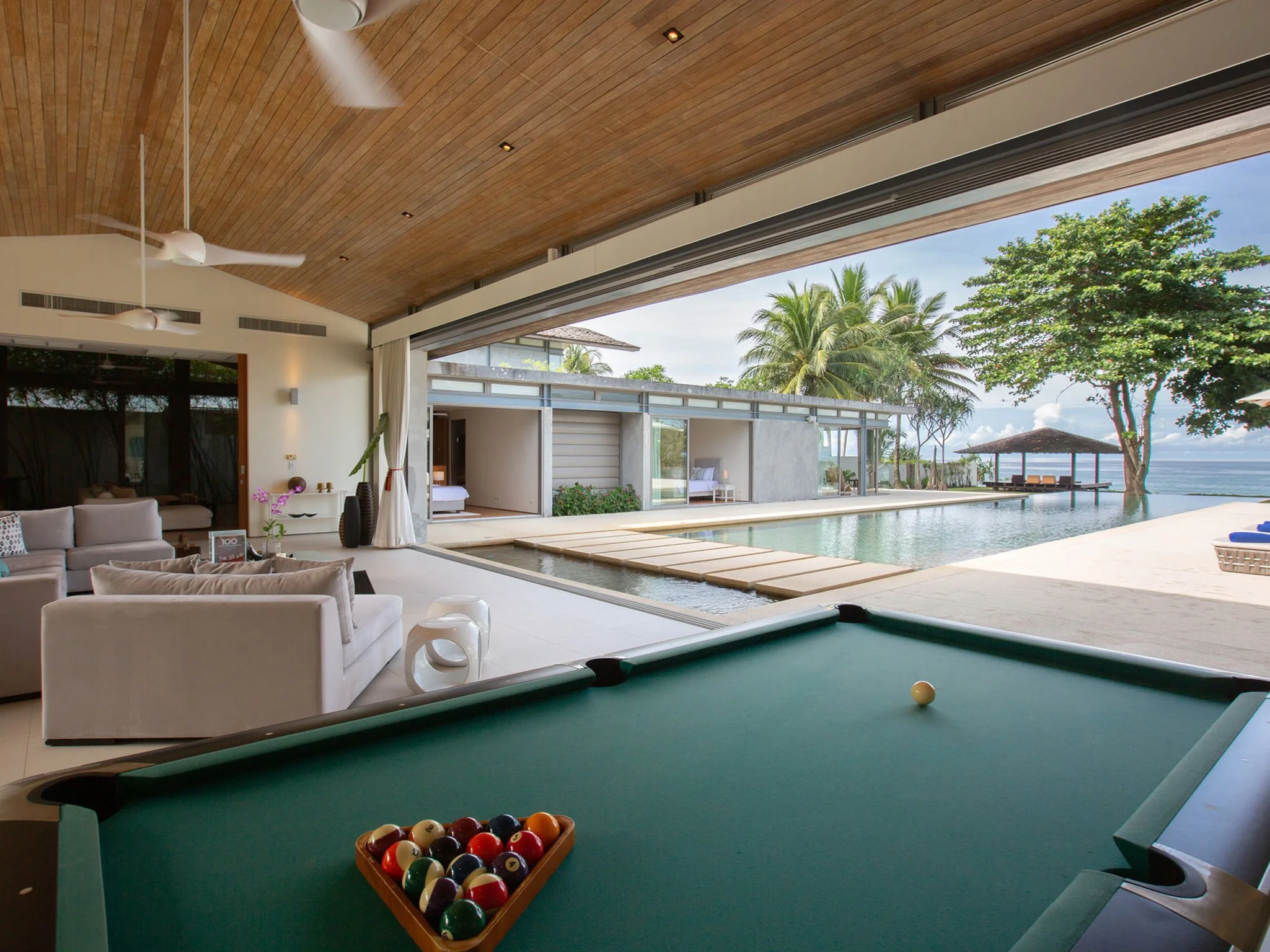 003 villa cielo pool table seating area
