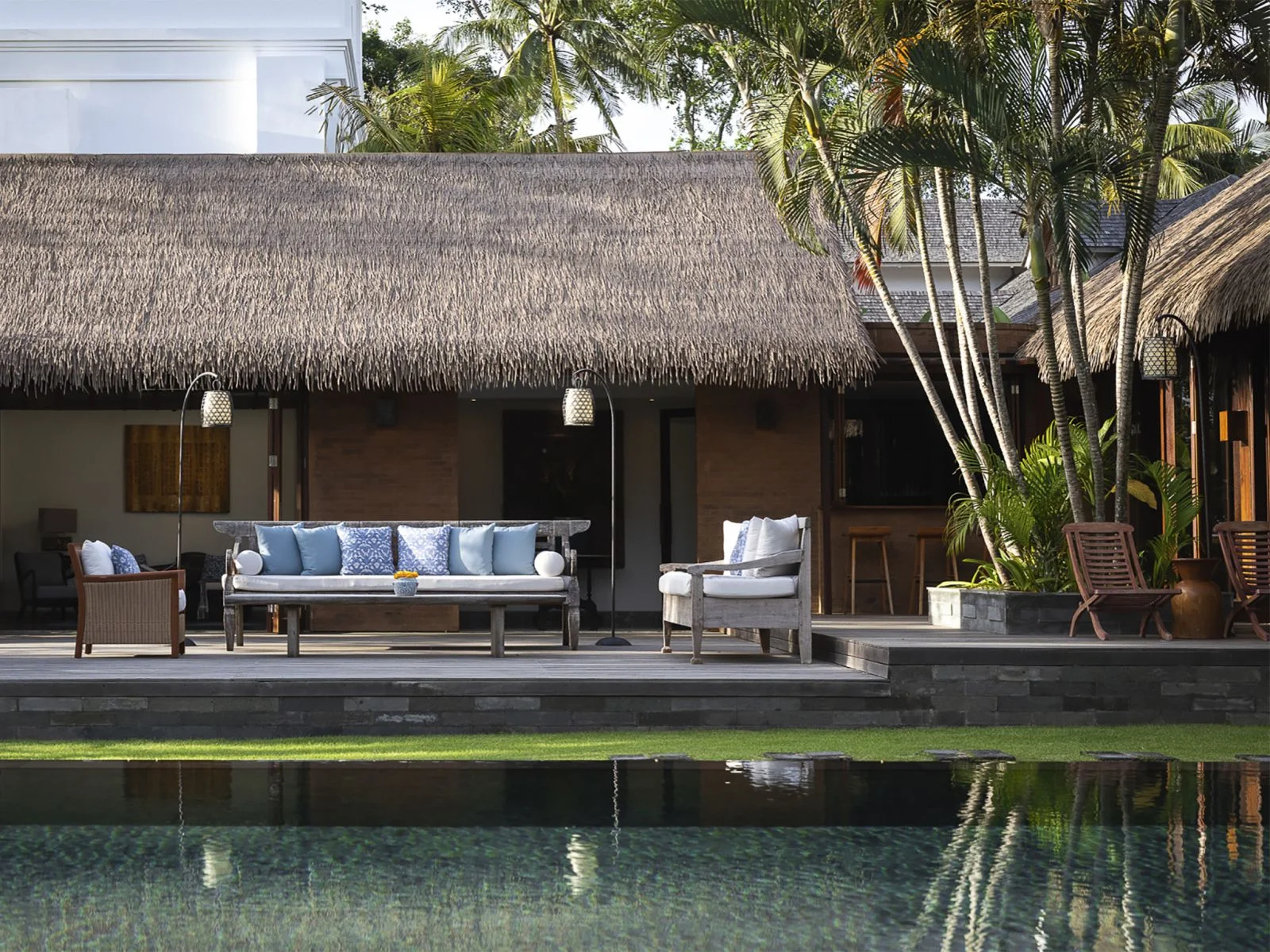 003 villa bangkuang sun couch loungers
