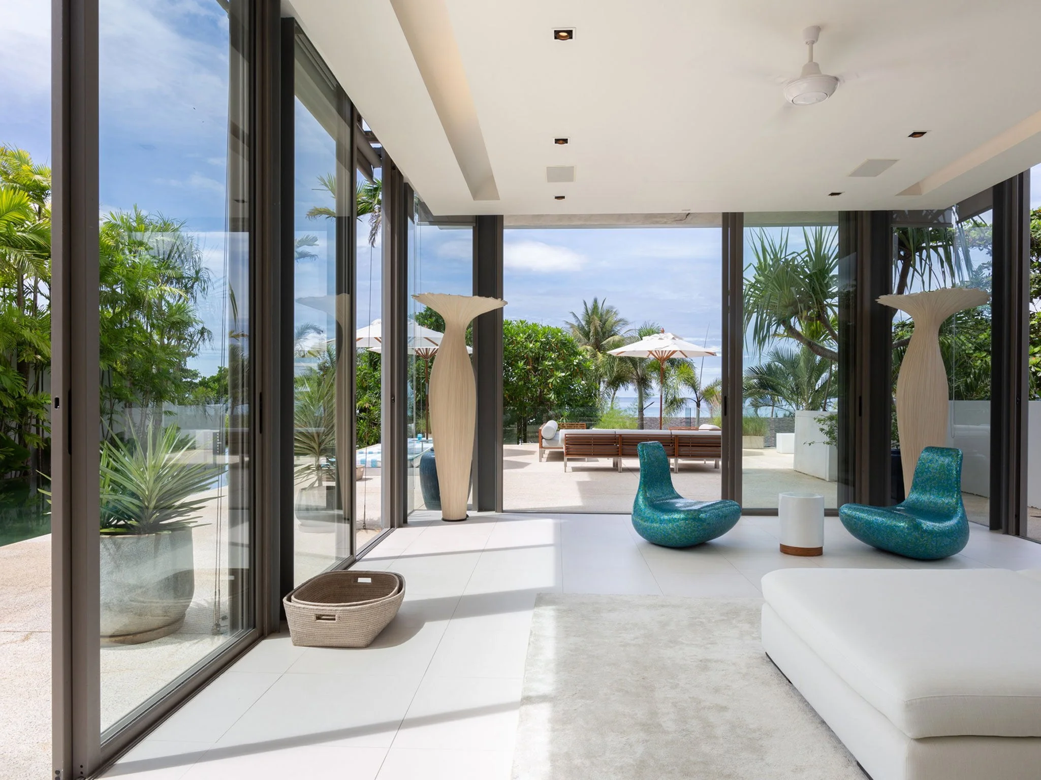 006 villa aqua stunning features