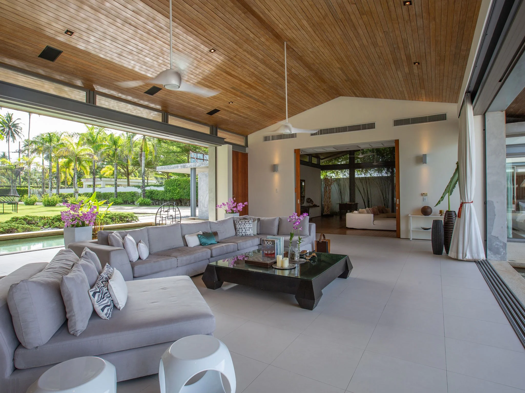 012 villa cielo spacious living area