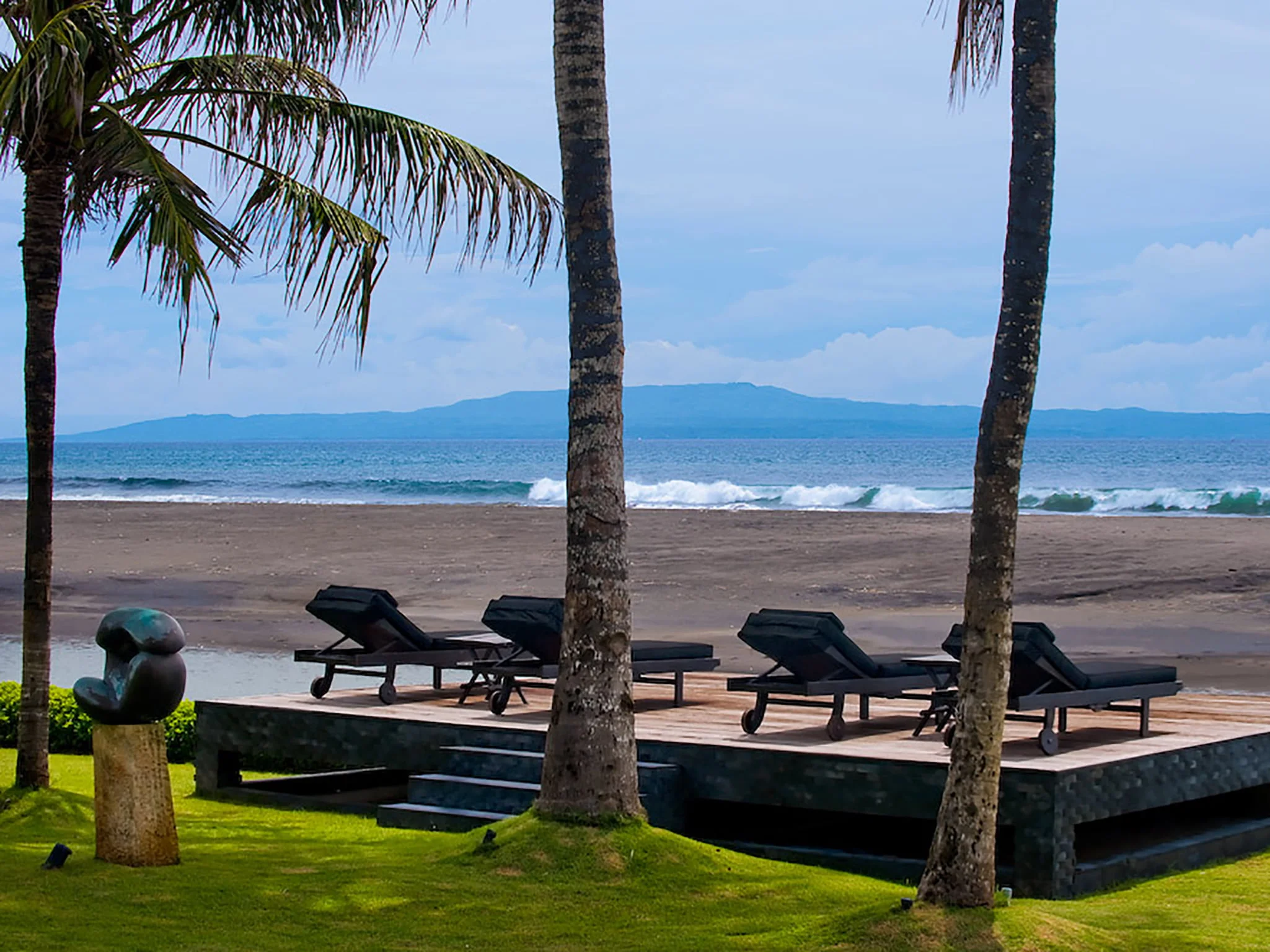 016 the ylang ylang loungers by the deck