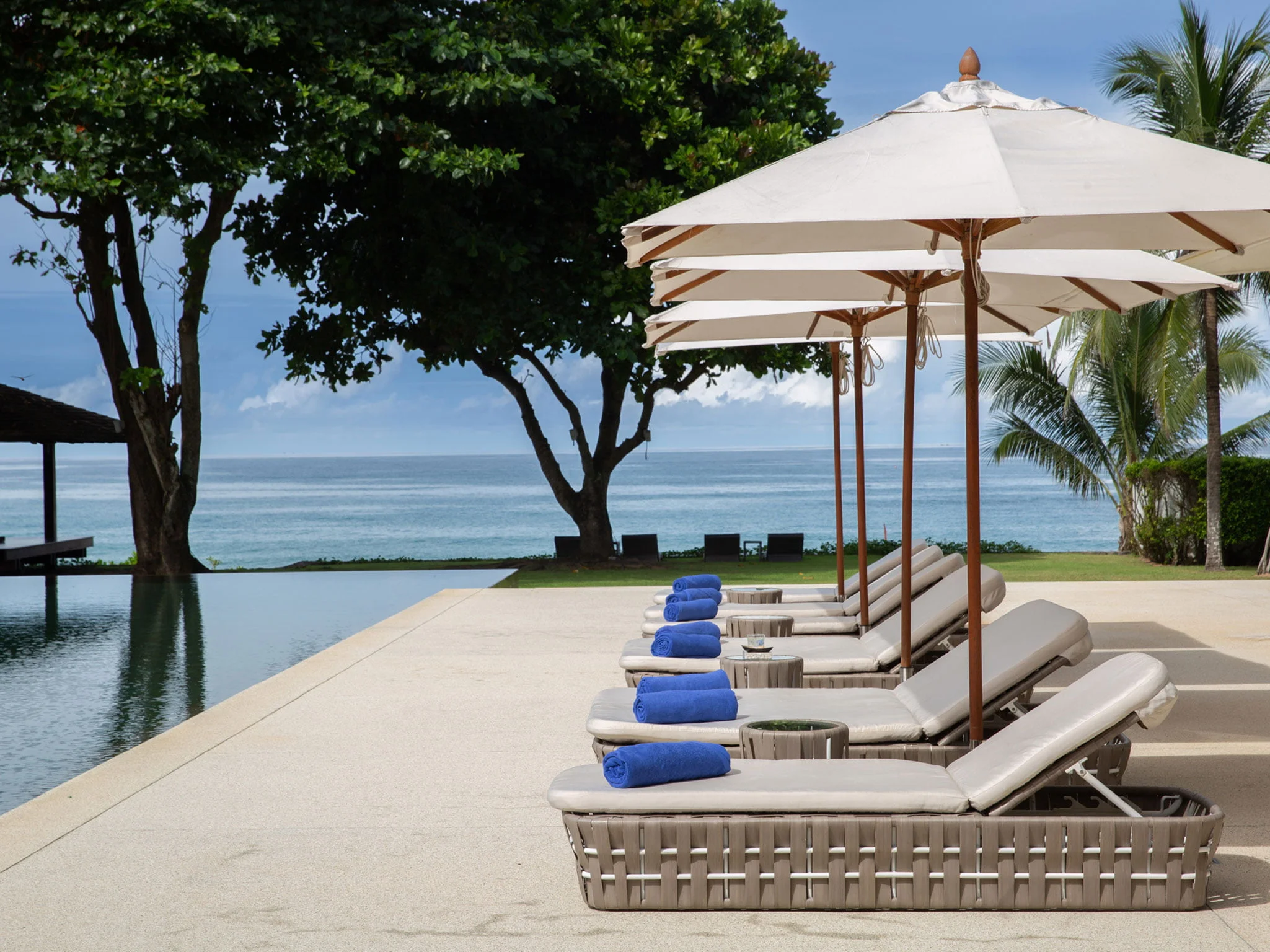 025 villla cielo poolside chilling area