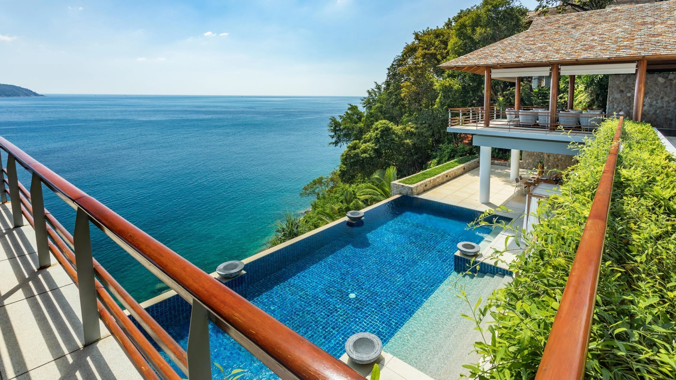 06 swimming pool area