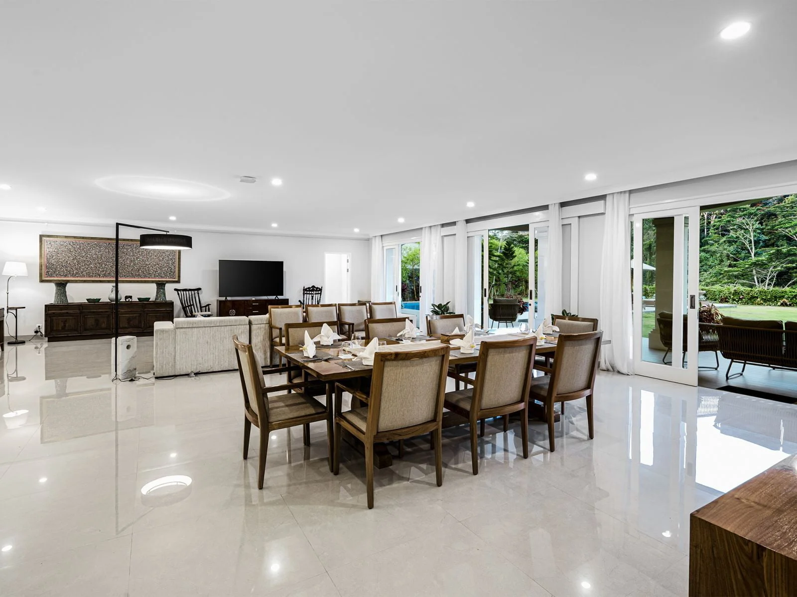 07 pala ubud villa agung pleasent dining by the porch