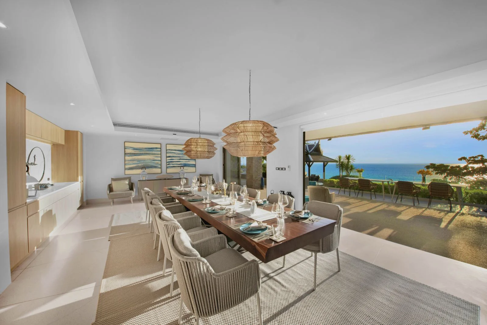 1 villa la prana dining area