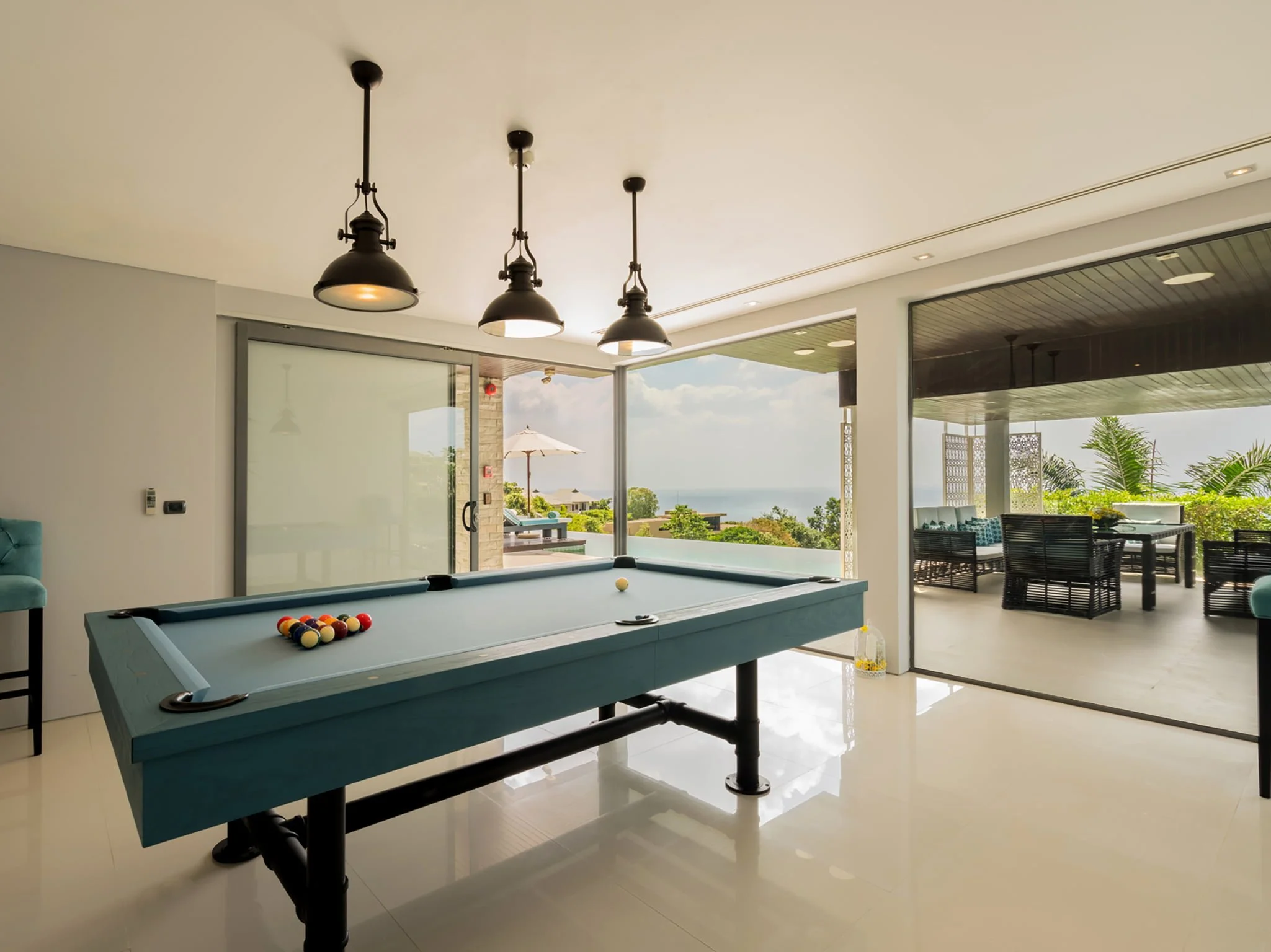 11. villa saan pool table