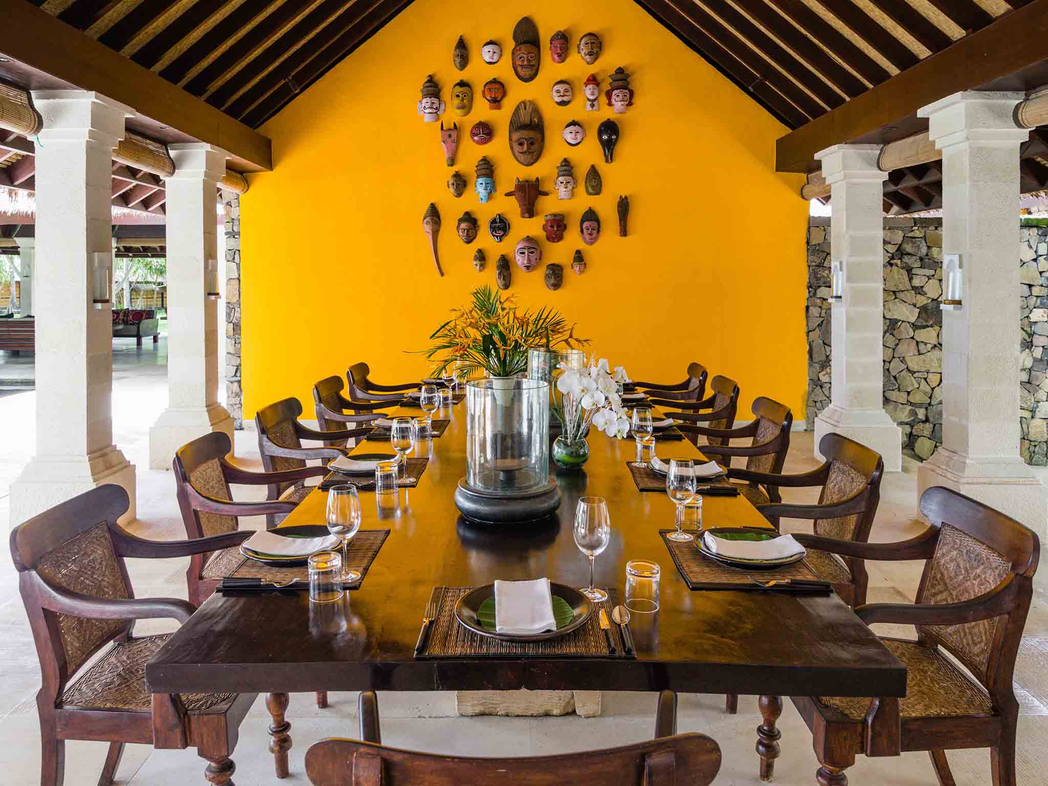 3. sira beach house dining area setting