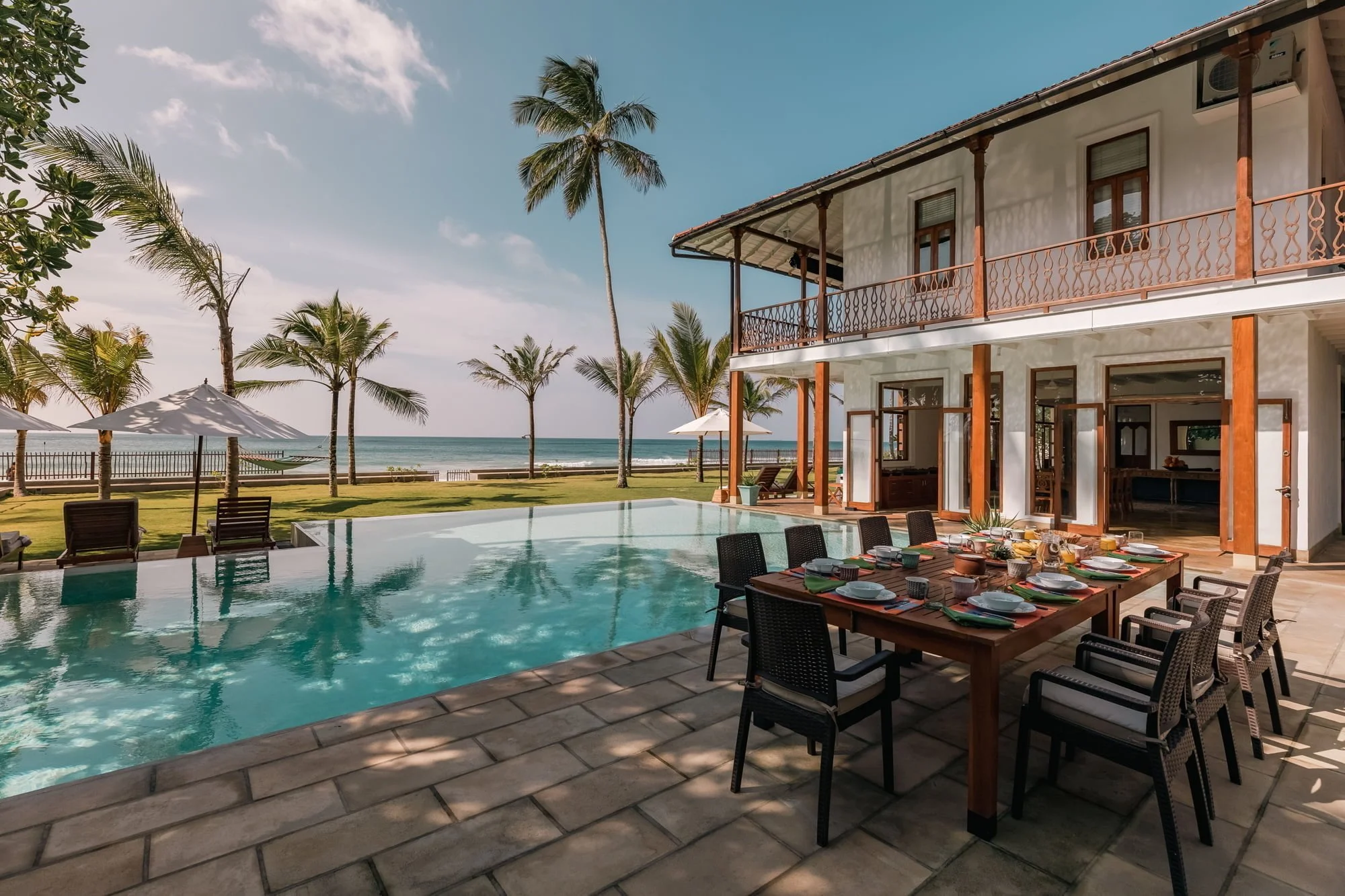 8 pool side dining 5