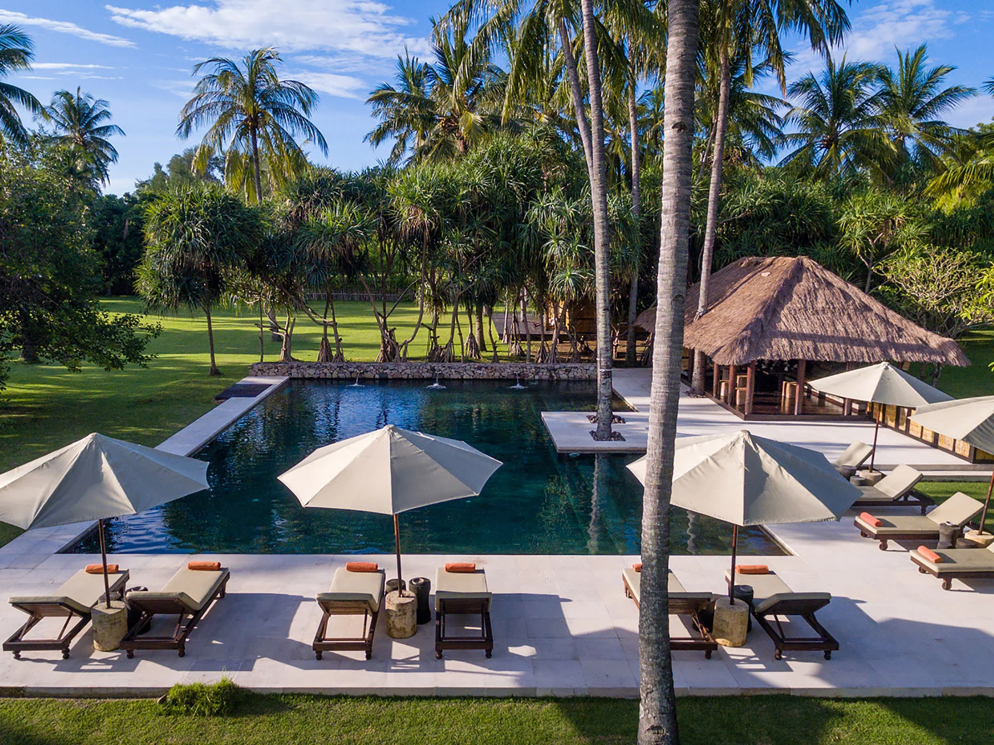 8. sira beach house the pool