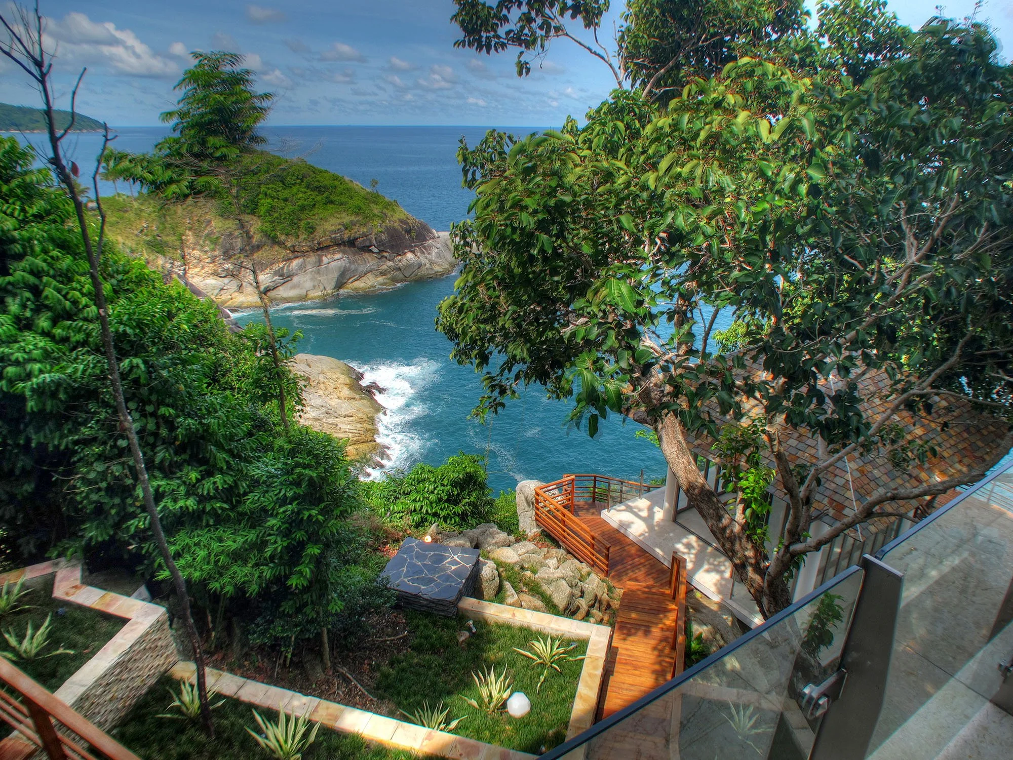 9. villa minh cliff top setting