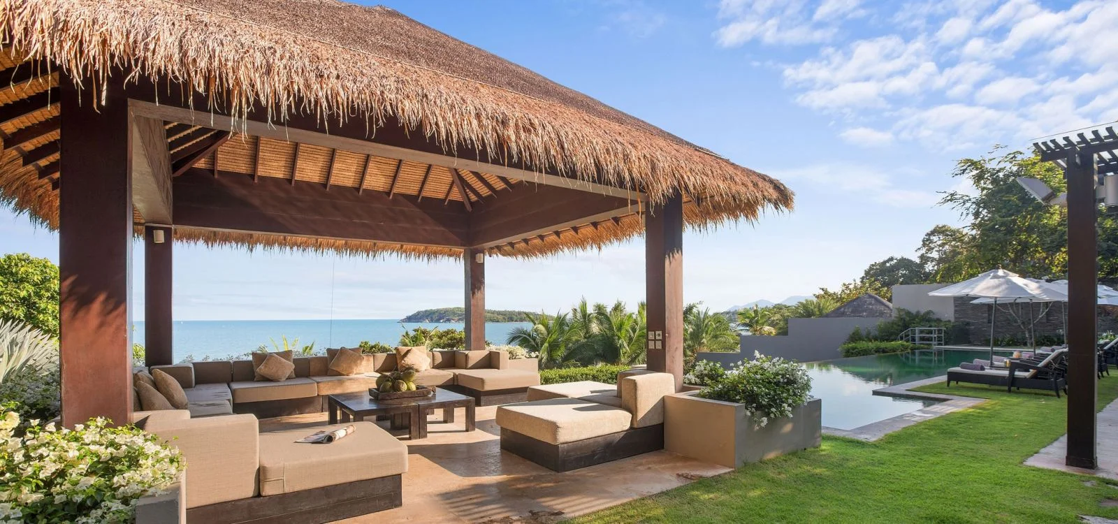 sangsurivilla1 03 outdoorlivingroom