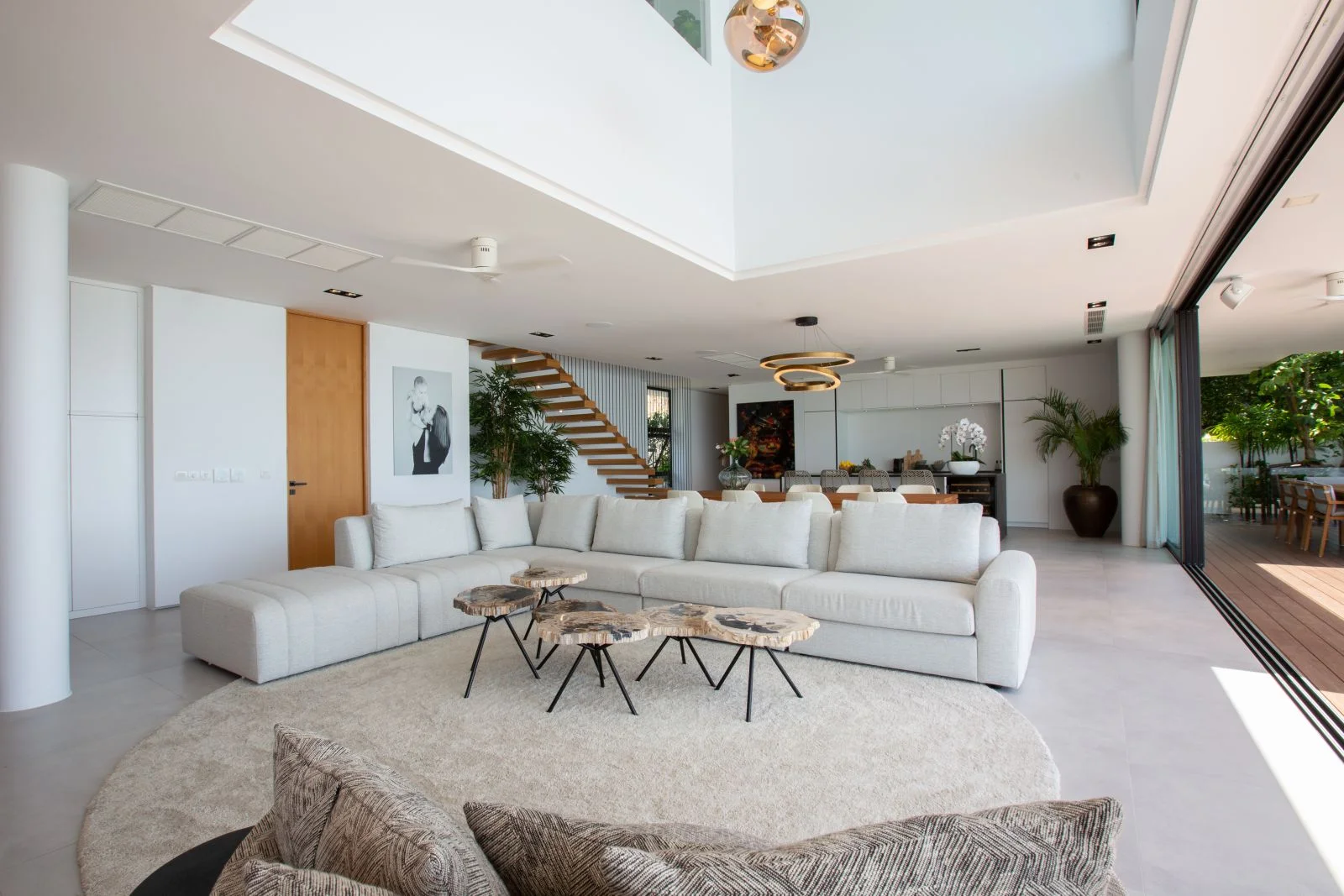 villla amylia emerald living 01 1