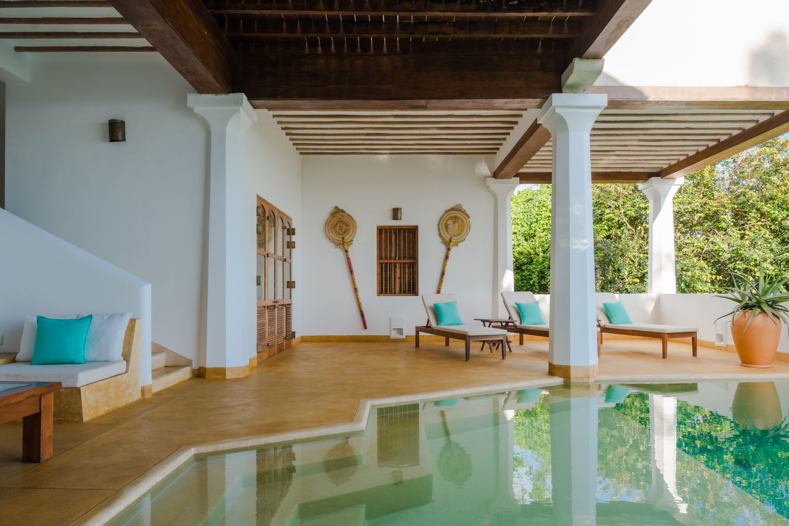 tropical studio â© 09800