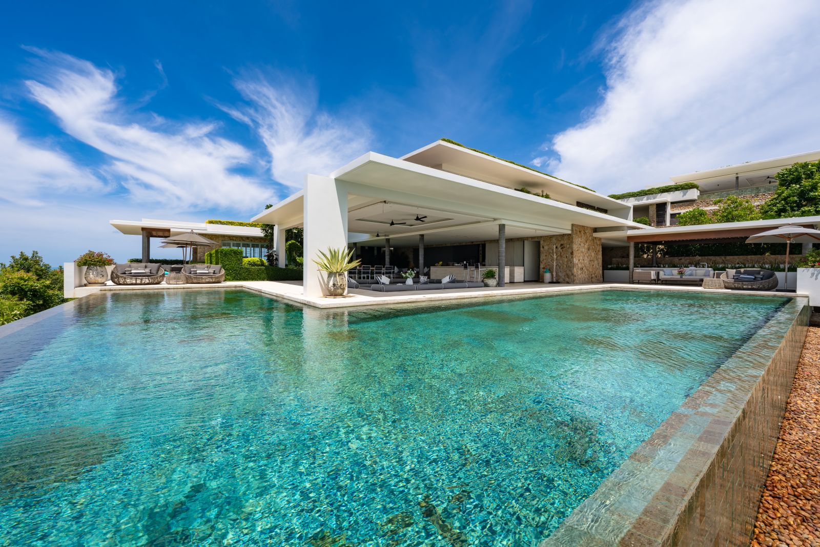 v28 infinity pool