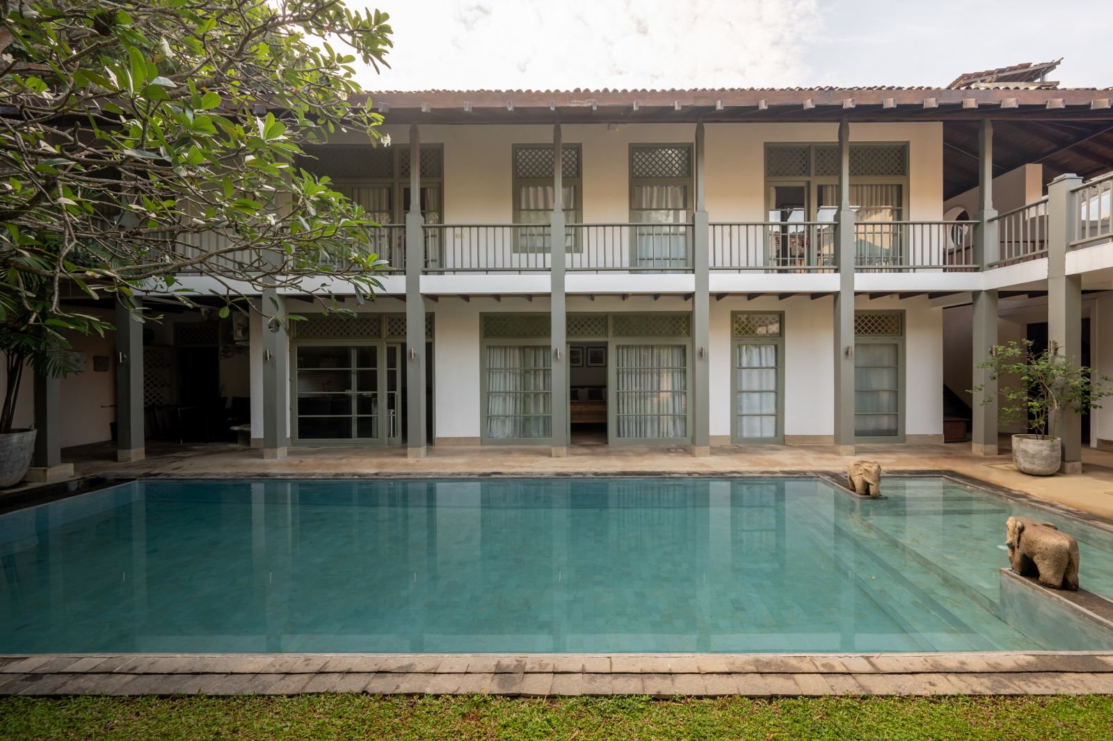 garden and pool 5