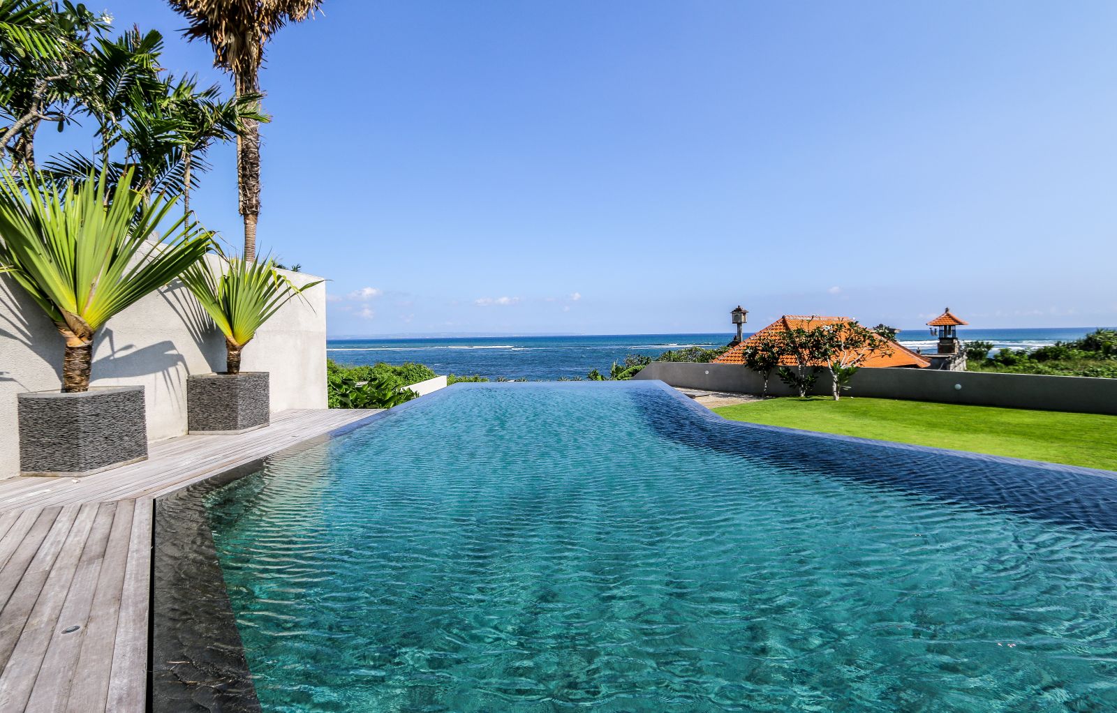 img bale side pool