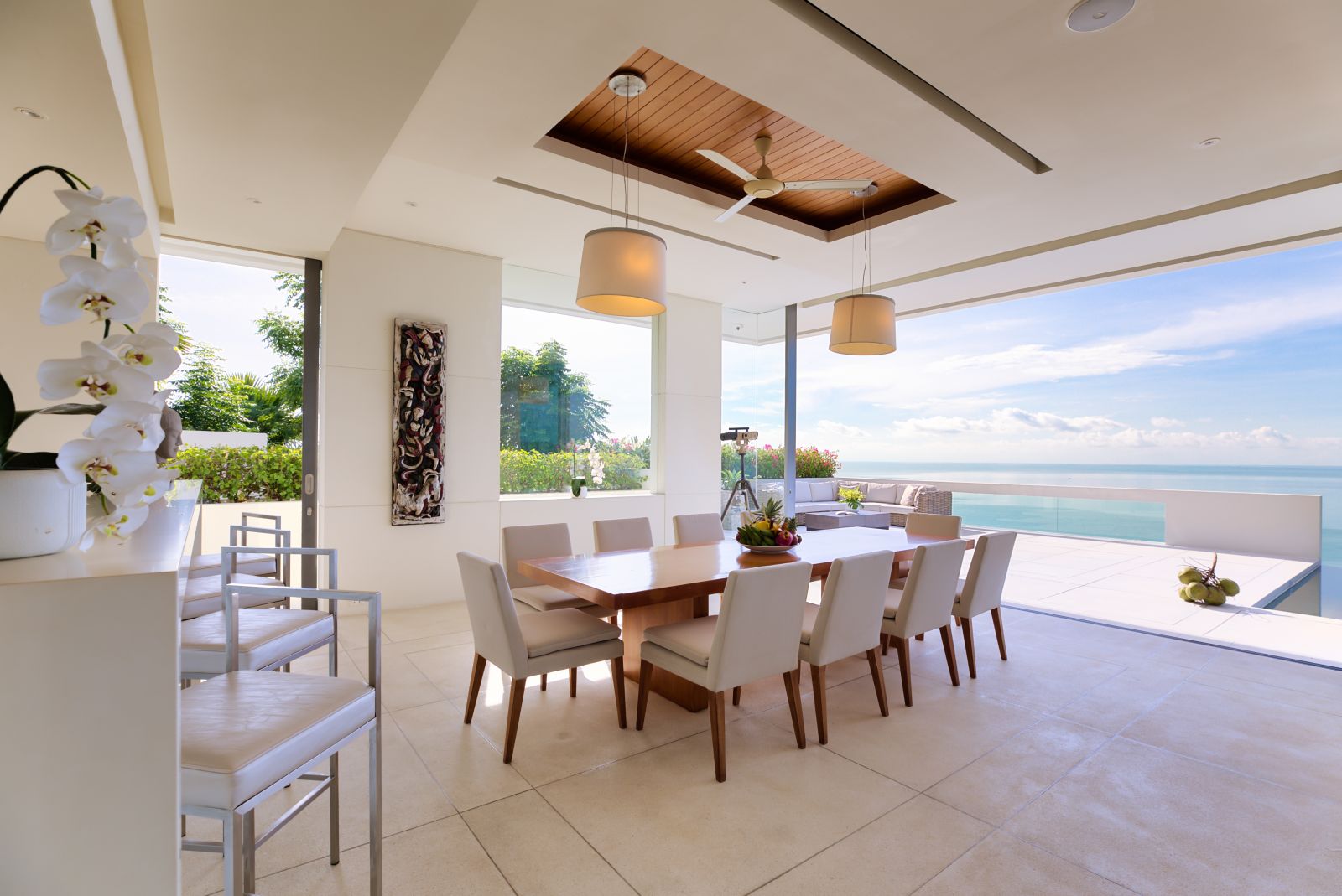 villa natha dining room 01