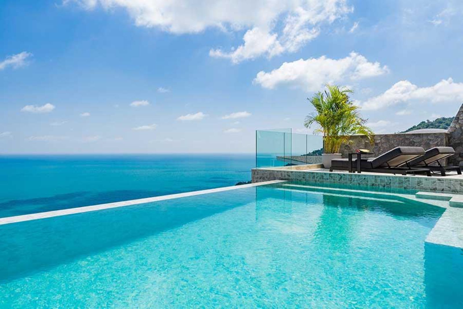 villa ray swimming pool 01